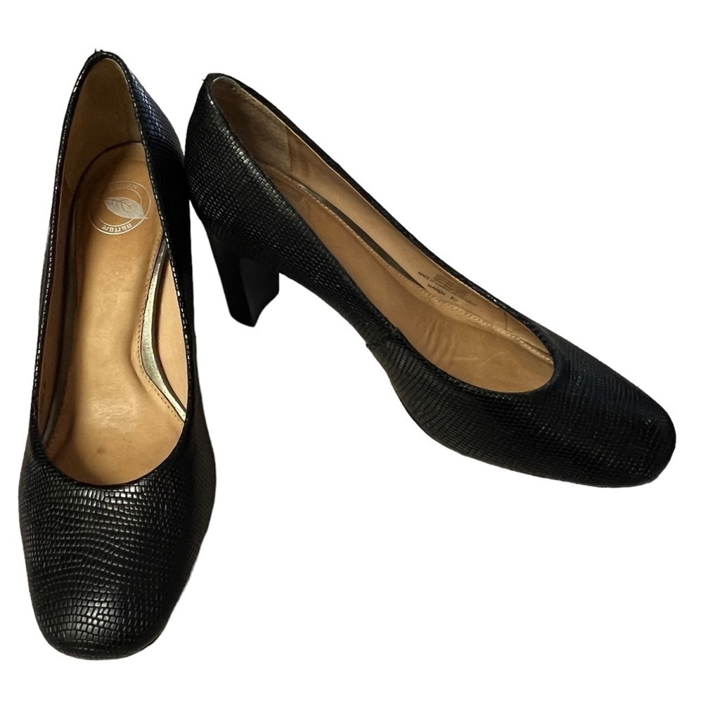 NURTURE by Lamaze Black Leather Round Toe Maren Pump, Size 7